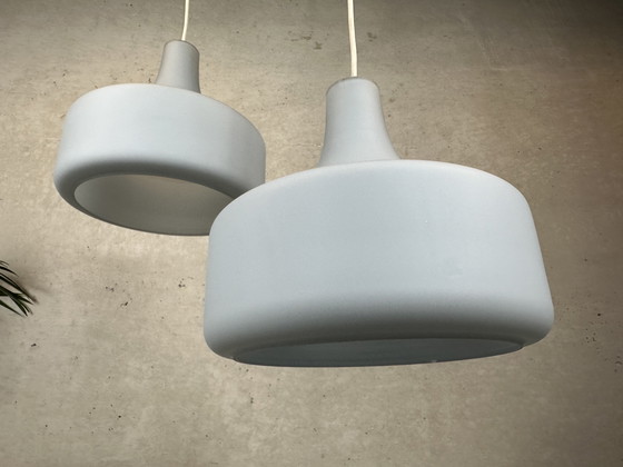 Image 1 of 2x vintage opaline hanglampen - pastelblauw