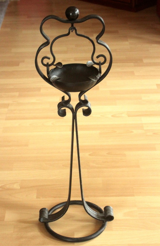 Image 1 of Posacenere da terra in ferro battuto di metà secolo - fatto a mano - vintage - supporto per fumatori fatto a mano