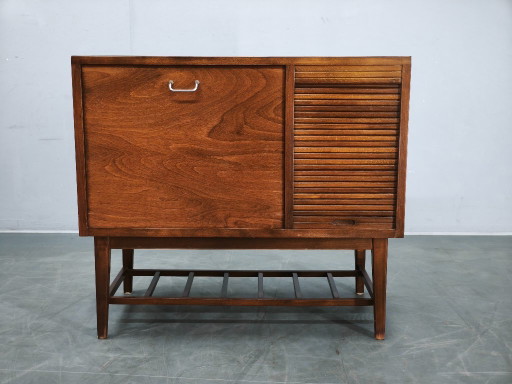 Dänischer Moderner Barschrank aus Buchenholz mit Rollladen, 1960er Jahre