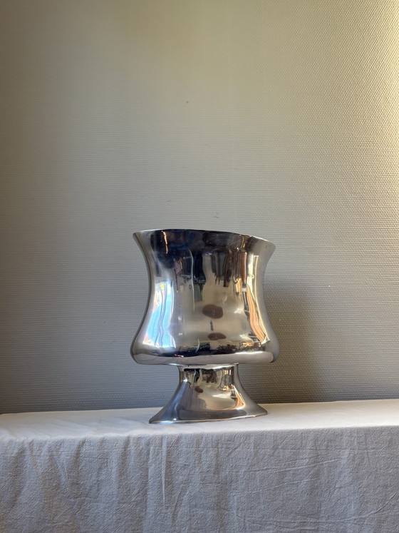 Image 1 of Vase ovale postmoderne vintage en métal argenté