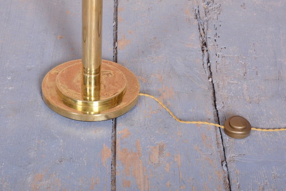 Gerestaureerde staande lamp uit het midden van de 20e eeuw, messing, opaalglas, Frankrijk, jaren 60. (photo 9 of 10)