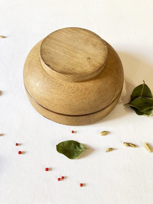 Anciens pilon et mortier en bois tourné