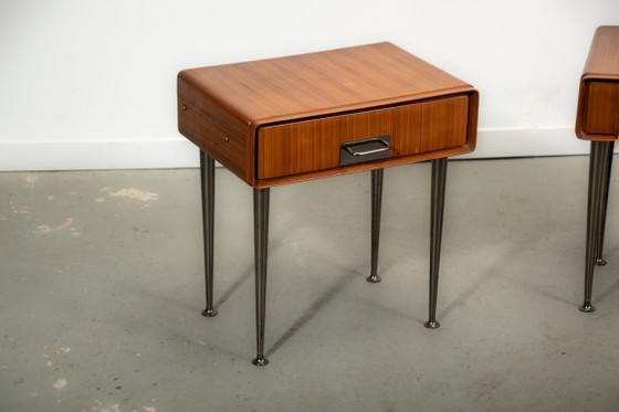 Image 1 of Comodini italiani in teak con dettagli in ottone. Circa 1970.