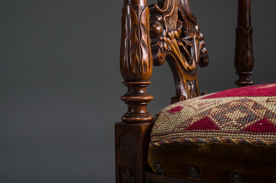 Image 1 of Italienische Eckstühle im Stil der Renaissance des 19. Jahrhunderts aus geschnitztem Nussbaumholz, 2er-Set