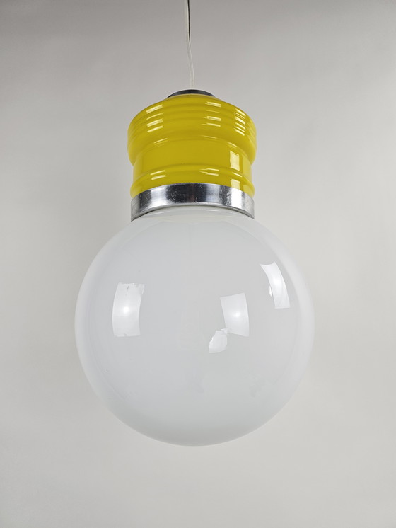 Image 1 of Hanglamp uit Italië met geel en melkwit glas