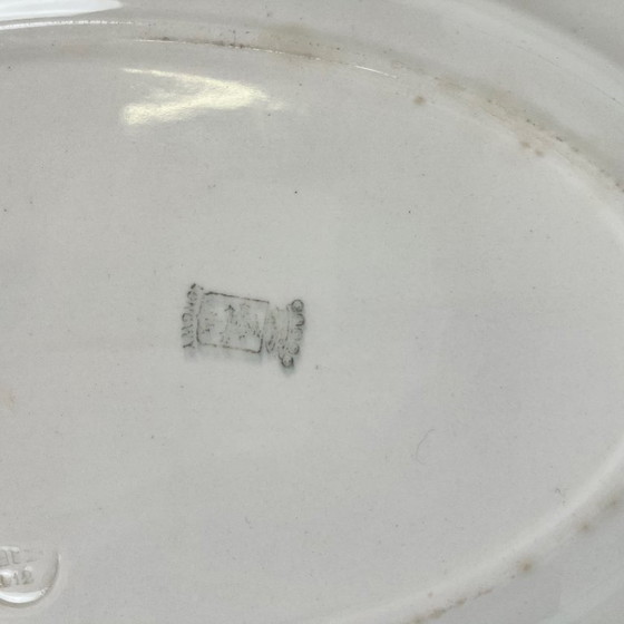 Image 1 of Plat oval Longwy, motif à guirlande rose et vert, début XXe s.