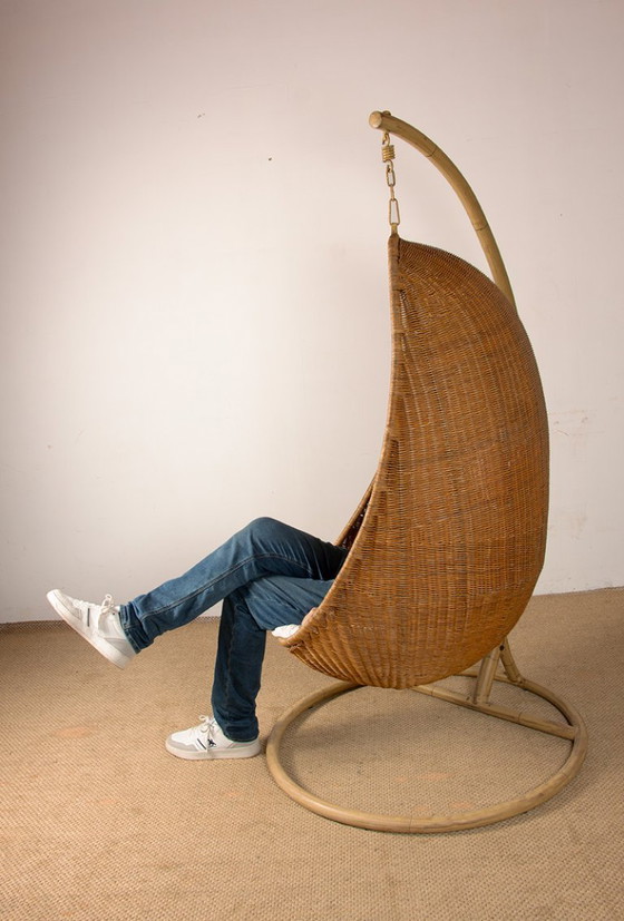 Image 1 of Sillón danés de ratán tejido con soporte metálico, silla colgante tipo huevo, atribuida a Nanna Ditzel