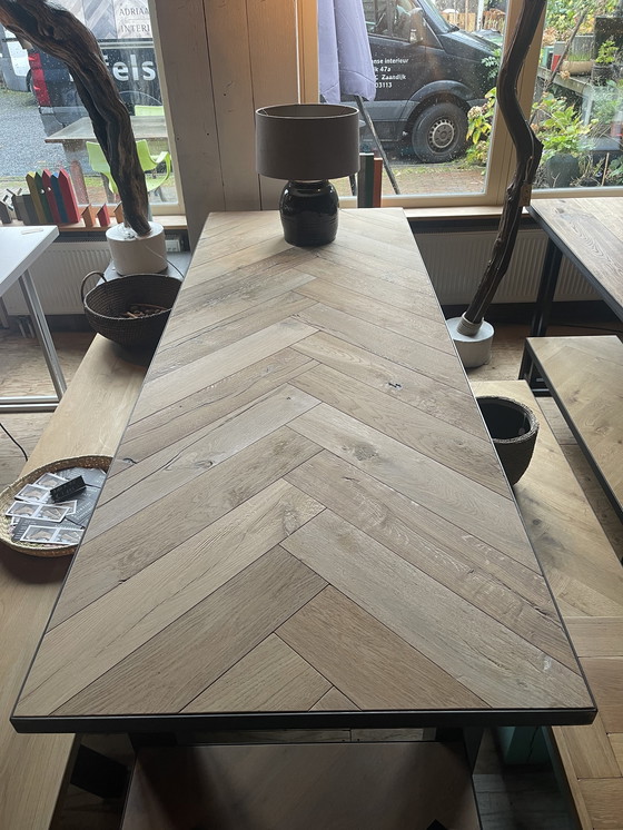 Image 1 of Tavolo da pranzo a spina di pesce in legno riciclato