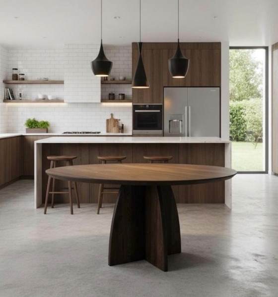 Image 1 of Solid oak table 150cm