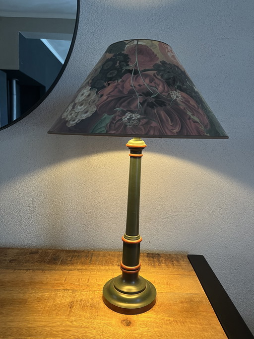 Beautiful vintage large and heavy English table lamp in green/red