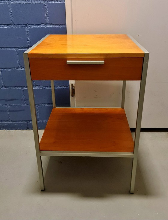 Image 1 of Table de chevet vintage du milieu du siècle en bois et métal dans le style de George Nelson