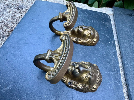 Pair of baroque lion brass coat hooks – Decorative Objects (photo 4 of 6)