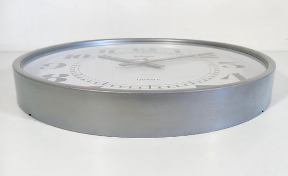 Image 1 of Jasper Morrison stijl minimalistische wandklok 26 cm donkergroen stil uurwerk