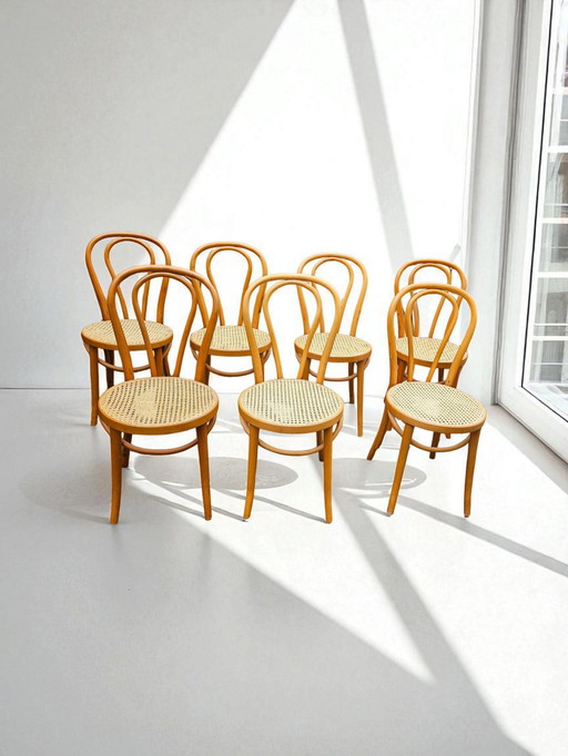 7 x prachtige vintage gebogen houten koffiehuisstoelen in Thonet stijl... uit de jaren rond 1900...