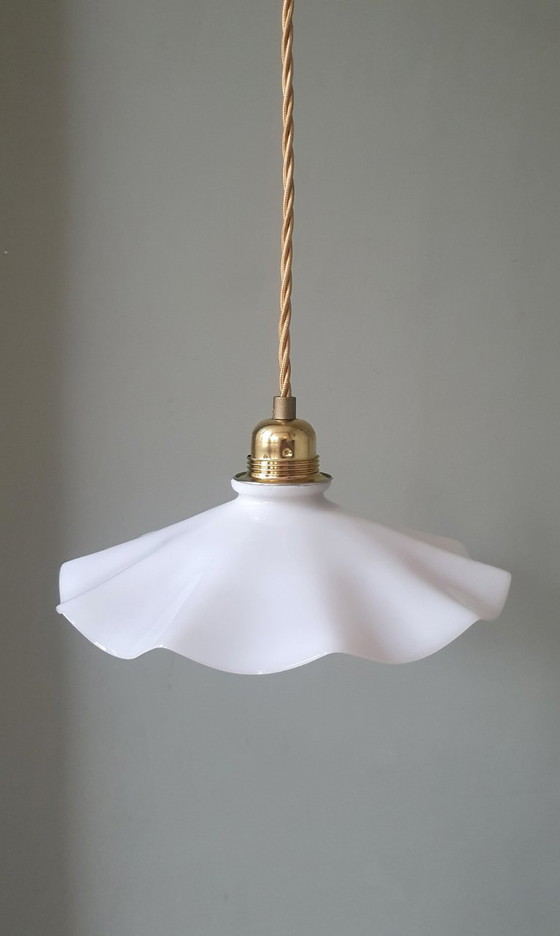Vintage French Opaline pendant lamp with corrugated shade – Metal (photo 7 of 20)