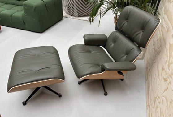 Image 1 of Fauteuil Vitra Lounge XL + repose-pieds en cuir premium kaki