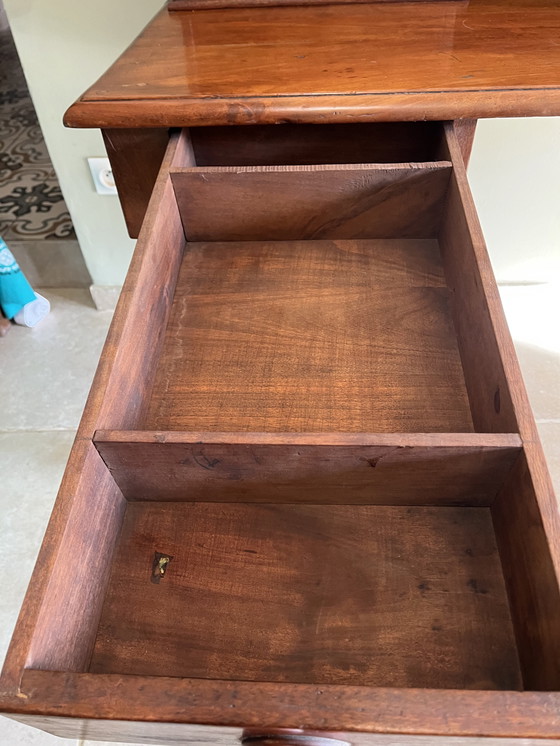 Image 1 of Scrivania a più livelli in noce