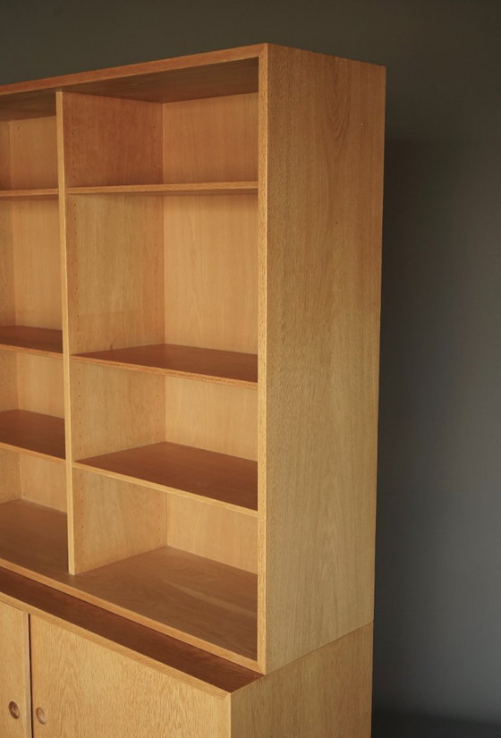 Image 1 of Eikenhouten boekenkast van Børge Mogensen voor Karl Andersson & söner. Zweden, jaren zestig