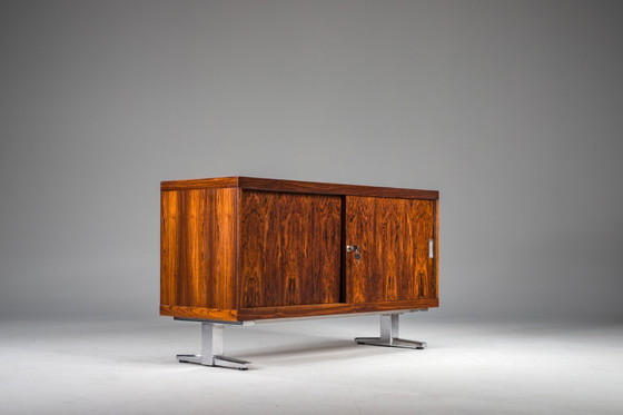 Image 1 of  Credenza di metà secolo in legno impiallacciato Palisander con gambe cromate, 1960