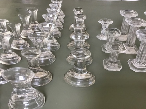 Image 1 of Unieke Set Antieke Persglazen Etalagematerialen (59-delig) – ca. 1920-1930