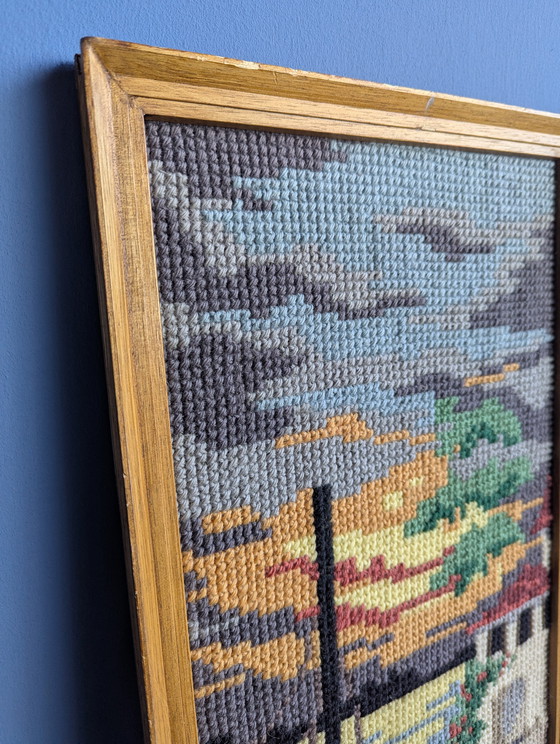 Image 1 of Cornice vintage in lana con paesaggio marino