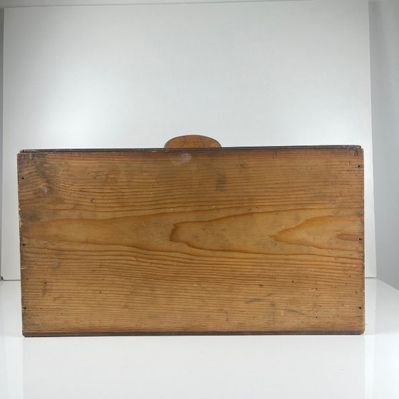 Image 1 of Antike, handgefertigte Werkstattkiste aus Holz, XXe