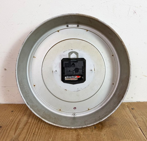 Image 1 of Reloj de pared industrial francés gris de Vedette, años 50