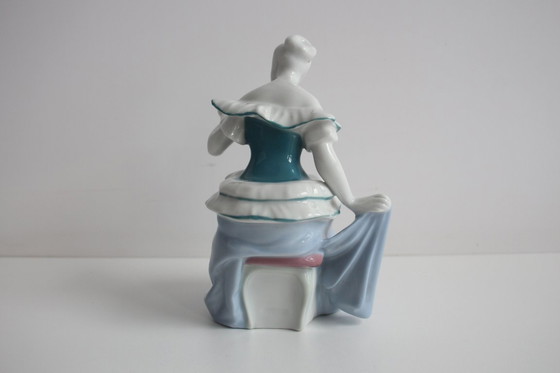 Image 1 of Statuetta di donna in porcellana vintage di Royal Dux, Boemia, anni '60.