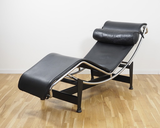 Cassina Le Corbusier LC4 Chaise longue in zwart leer