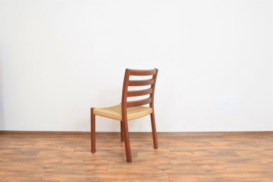Image 1 of Silla de comedor danesa de teca de mediados de siglo, diseñada por Niels O. Møller para J.L. Møllers en la década de 1960.