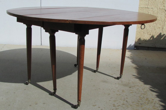 Image 1 of Beautiful antique round table, 6 tapered mahogany legs, extendable