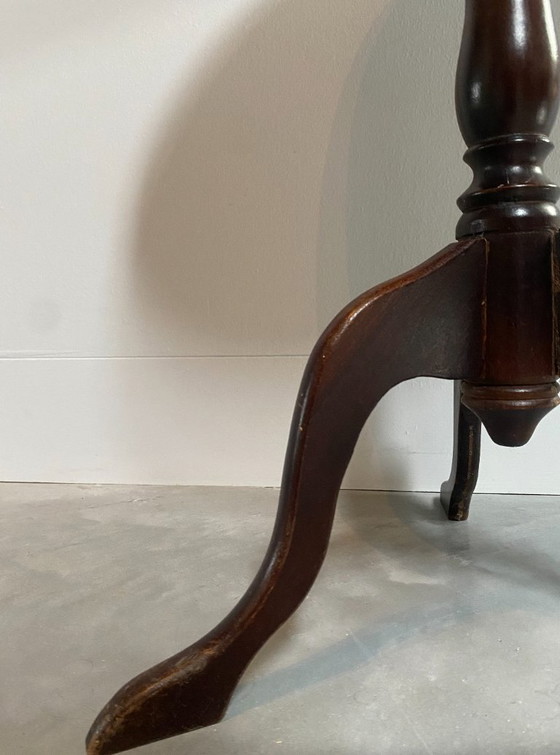 Image 1 of Mesa auxiliar clásica de madera, patas torneadas, ca. 1930-1970