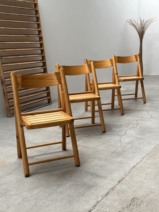 Image 1 of 4 sedie pieghevoli in legno di pino massello, stile Rainer Daumiller, Danimarca, anni '70