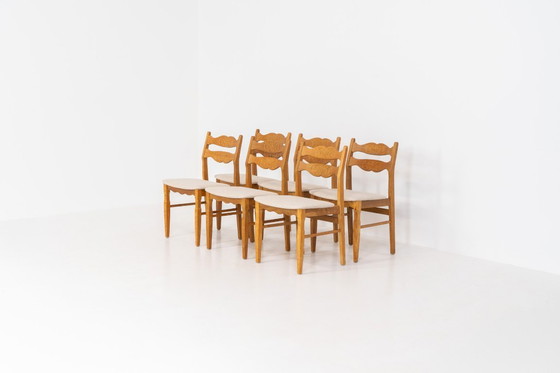 Image 1 of Set aus 6 brutalistischen Stühlen aus Eiche von Henning Kjaernulf (Dänemark, 1970er Jahre).