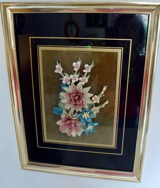 Image 1 of Quadro in porcellana d'epoca con fiori applicati molto finemente...,