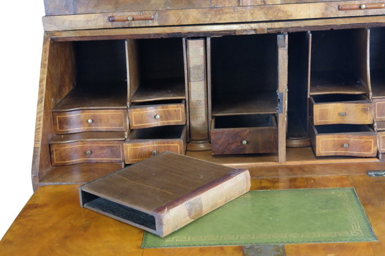 Image 1 of elegant 18th century desk with curb in burr walnut.