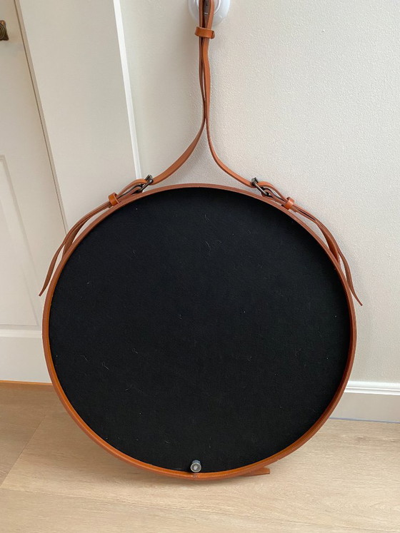 Image 1 of Specchio GUBI Ø70 cm Jacques Adnet pelle marrone chiaro