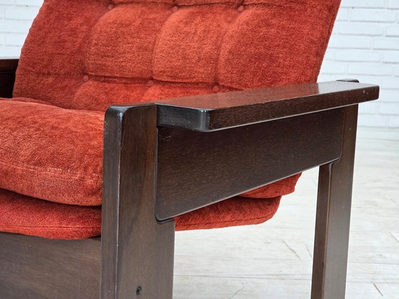 Image 1 of Deense fauteuil uit de jaren 70, oranje/rood meubelvelours, donker eikenhout.