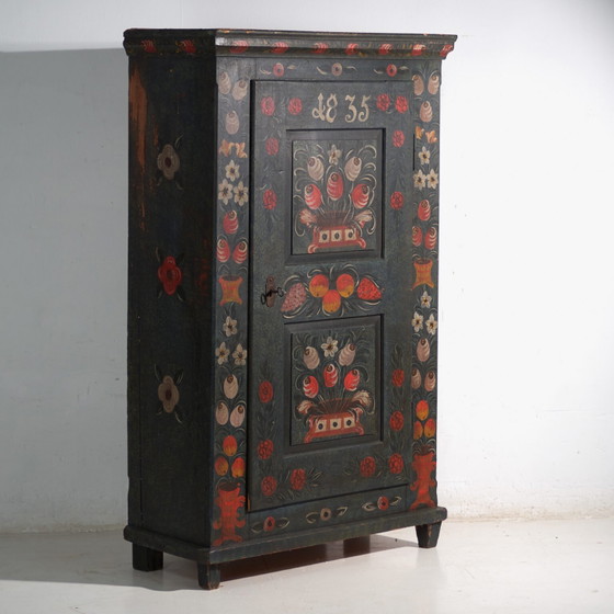 Antiker bemalter Kleiderschrank aus Kiefernholz – Österreichisch-Ungarische Monarchie, Jahr 1835 (photo 8 of 40)