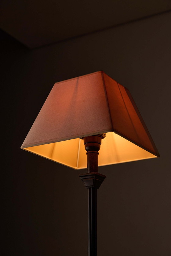 Lampe de table en métal de style néoclassique avec abat-jour en tissu, années 1990 (photo 3 sur 5)
