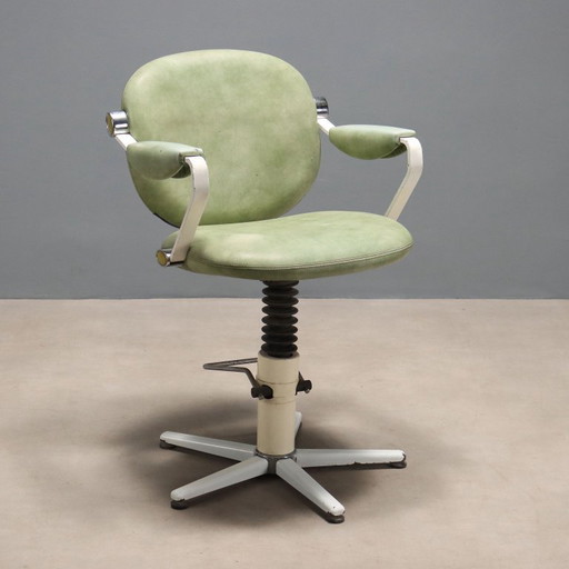 Friseurstuhl aus den 1970er Jahren