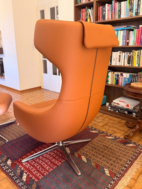 Grand Repos | Armchair & Ottoman, New from 2026 — Too Large for Our Room | €8,500 → €5,500 – Vitra, Leather (photo 4 of 9)