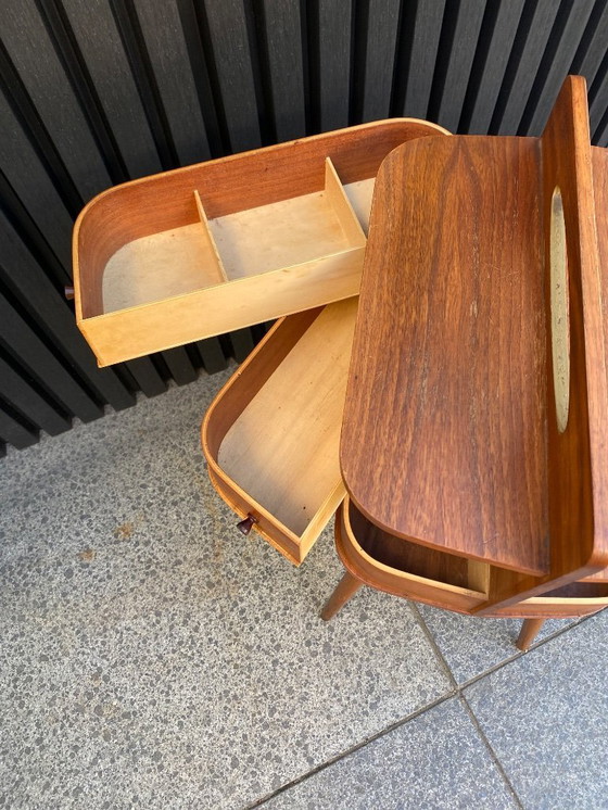 Image 1 of Coffre à couture vintage en teck