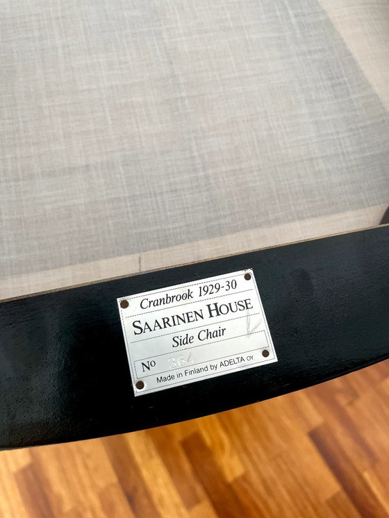 Image 1 of 6x Sillas originales “Side Chair Saarinen House” en madera y tapizado oscuro – diseño Eliel Saarinen. Fabricadas por Adelta
