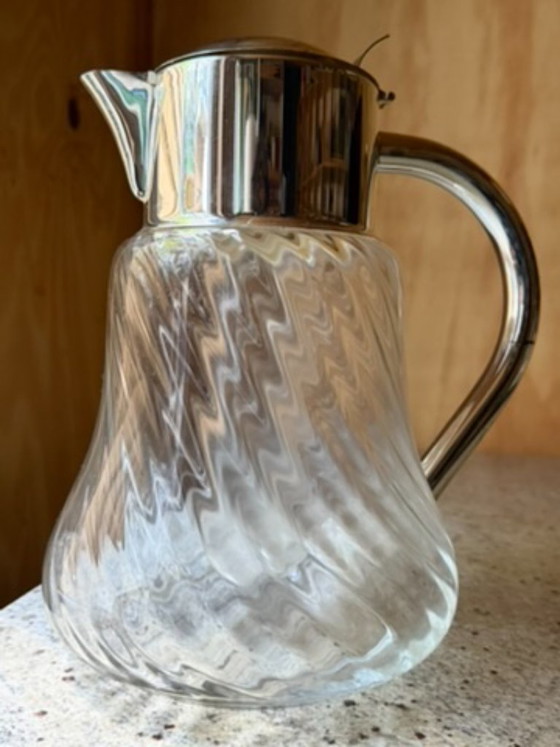 Elegante, handgefertigte Glaskaraffe mit poliertem, silberplattiertem Beschlag – Stilvolle Karaffe im (photo 3 of 13)