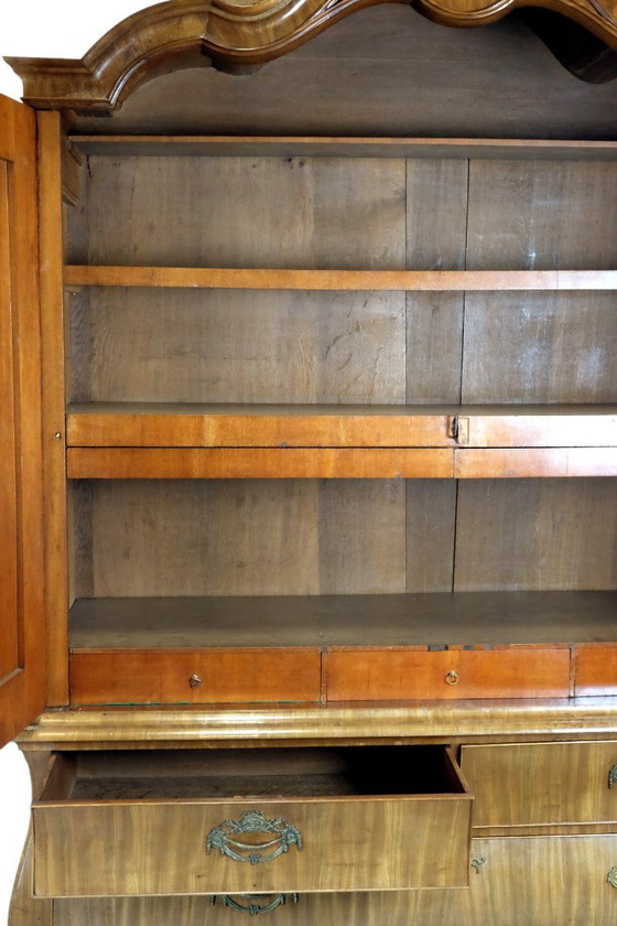 Image 1 of Cabinet de style Louis XV, milieu du XVIIIe siècle.