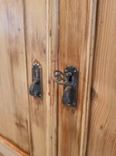 Antieke commode van grenenhout