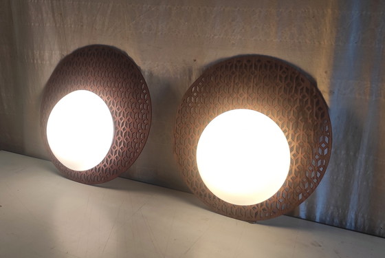 Image 1 of Appliques design en bois et globe opaline - mid.XXeme 