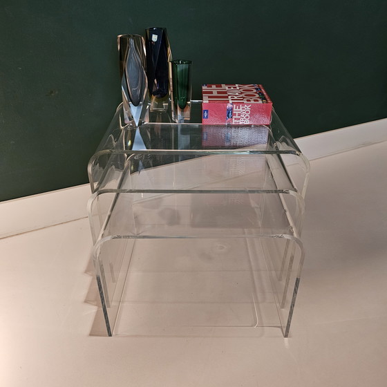 Image 1 of Lot de 3 tables d&#39;appoint vintage en plexiglas - Tables d&#39;appoint en verre acrylique incurvé transparent, Perspex transp