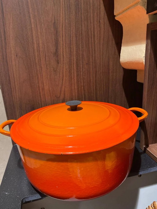 Large Le Creuset Volcanic Orange Enameled Cast Iron Dutch Oven – Made in France – decoratieve objecten